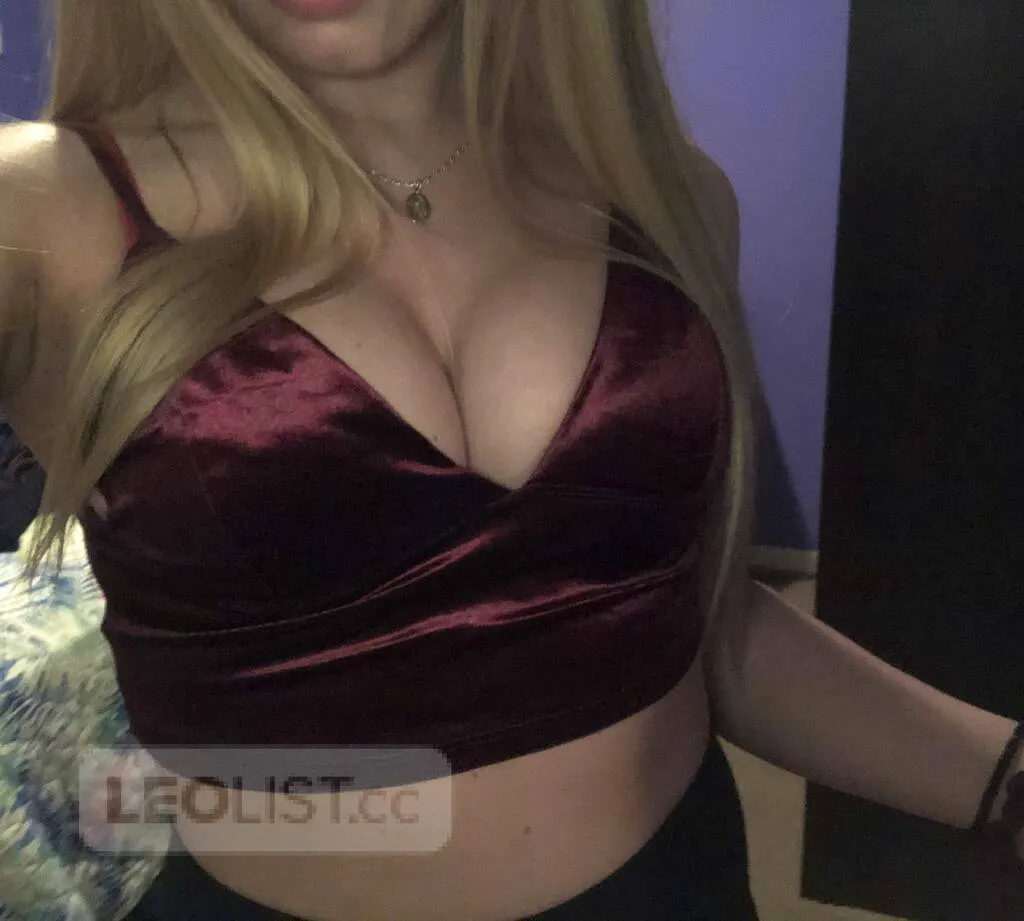 Escorts Penticton, British Columbia PENTICTON INCALLS All Day!!Blonde Babe with Brains & Booty!