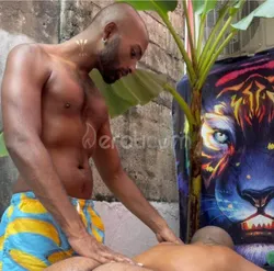 Escorts San Juan, Texas MORENO MASAJISTA CON UN BICHO COMO MANDINGO