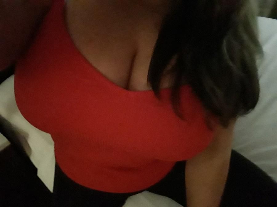 Escorts New Jersey Curvy, Busty GND with a twist!