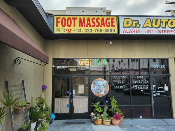 Massage Parlors Los Angeles, California Chinese Foot Massage