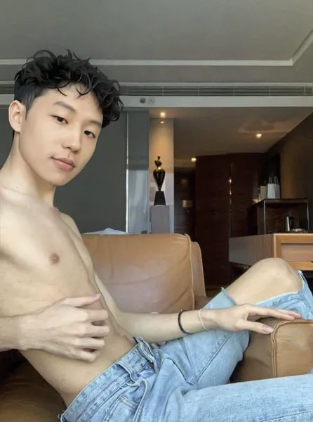 Escorts Philadelphia, Pennsylvania YoungerAsianBoy
