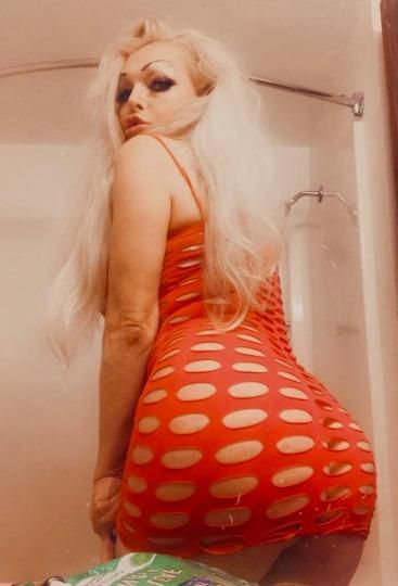 Escorts Seattle, Washington central valley i am here for you petite busty bubbly blonde. party fetish wild kinky.