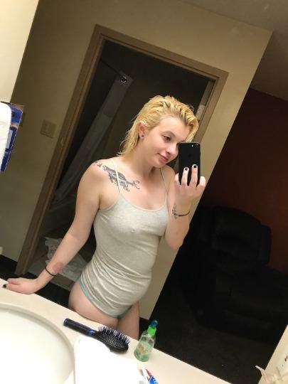 Escorts Columbia City, Indiana NO CONDOM AND ALL SERVICE Young sexy Beauty queen Curvyy Ass And Clean Pussy INCALL&OUTCALL  27 -