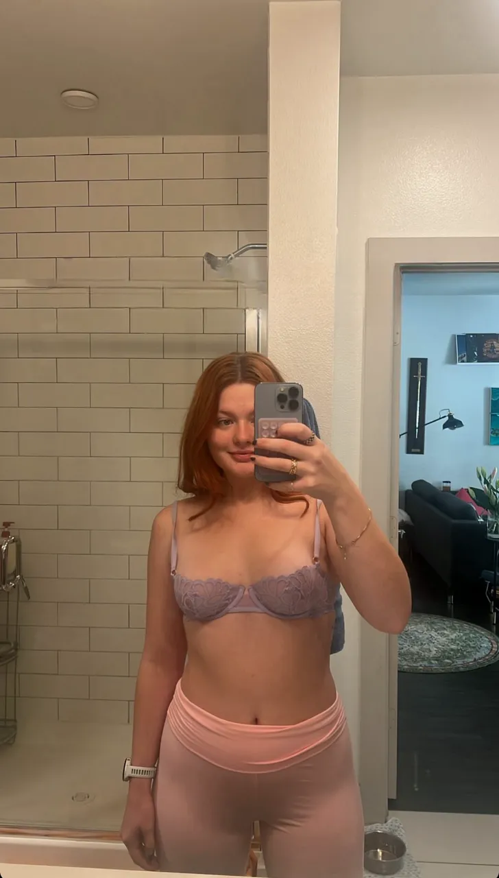 Escorts Abbotsford, British Columbia I'm always down to chill, ready for a discreet and nostrings-attached Meet up . -