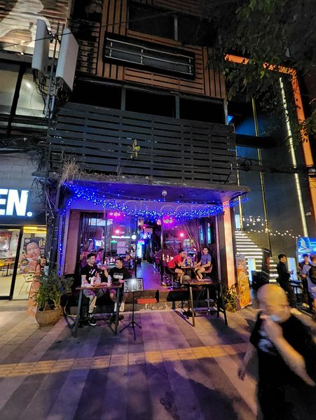 Freelance Bar Bangkok, Thailand White Rabbit