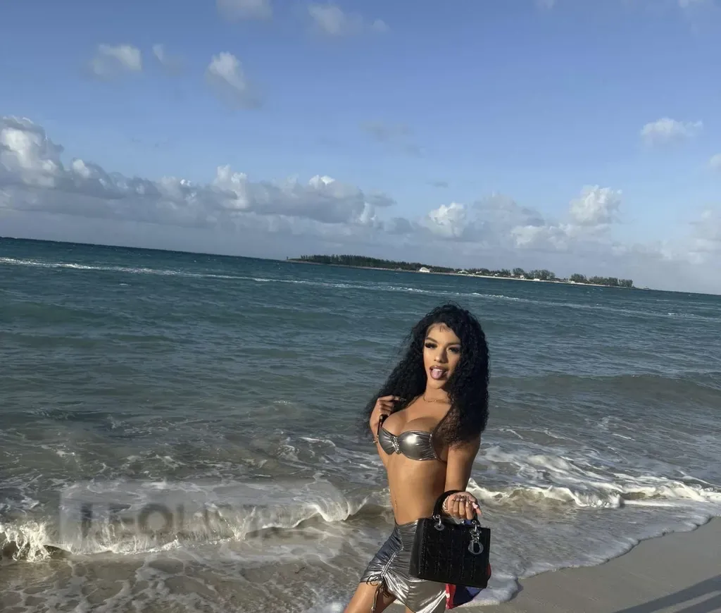 Escorts Laval, Quebec Ts Kelsey  / 263.566.1357