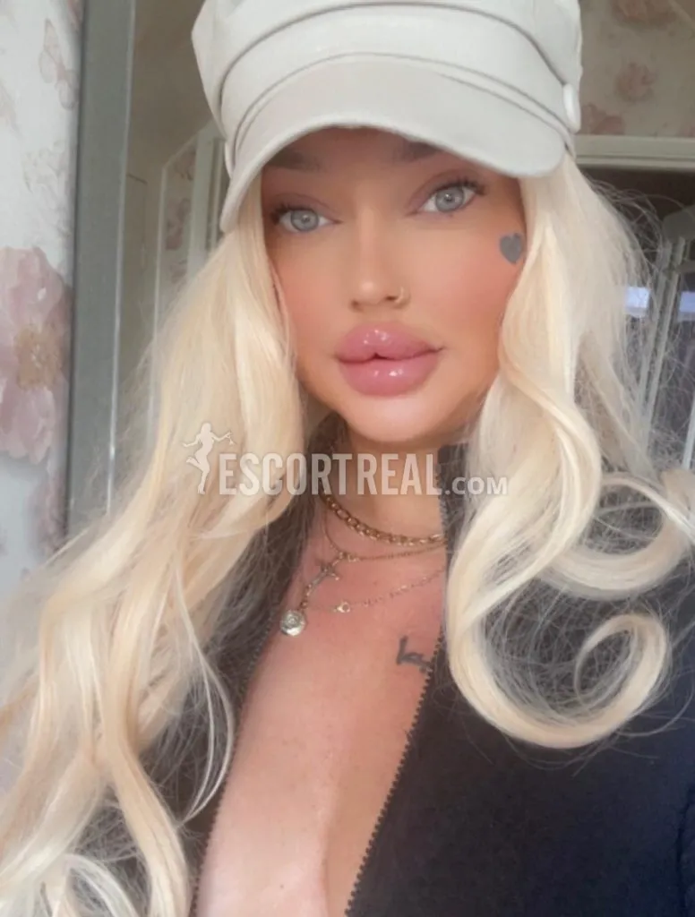 Escorts Chelmsford, England (Hollie English Blonde Escort)