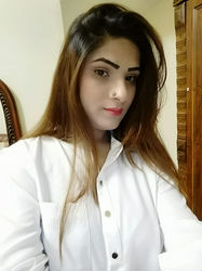 Escorts Abu Dhabi, United Arab Emirates Hina Sharma Busty Girl