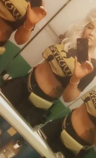 Escorts Edmonton, Alberta Dee