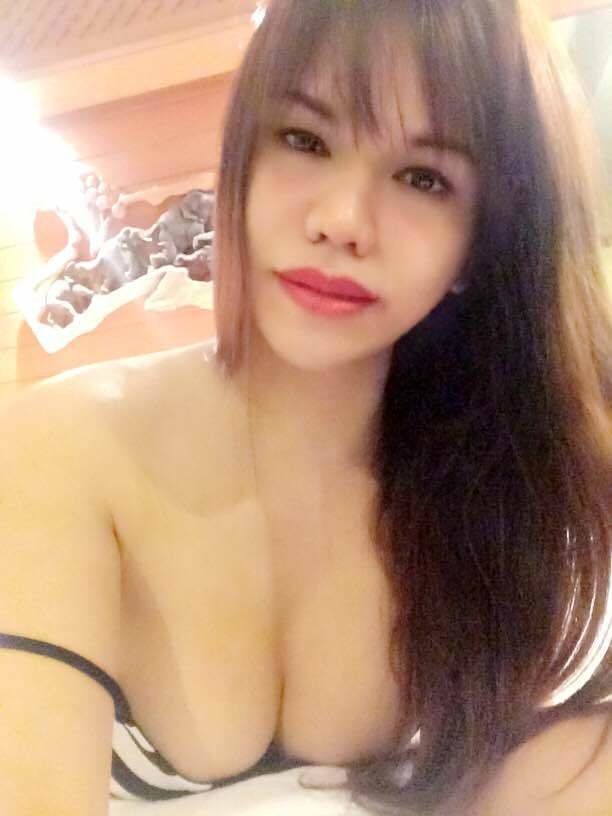 Escorts Manila, Philippines Sexy Busty Curvy Vivian TS