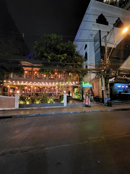 Freelance Bar Bangkok, Thailand Lush Rooftop