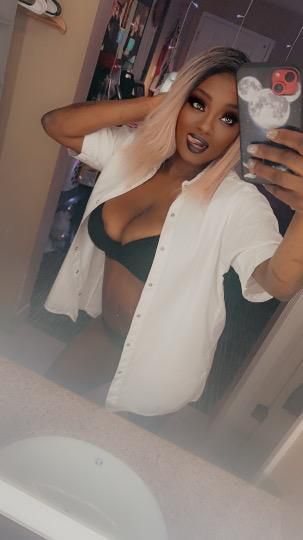 Escorts Bowling Green, Kentucky MISS MONIQUE IS BACK AND JUICIER THAN EVER