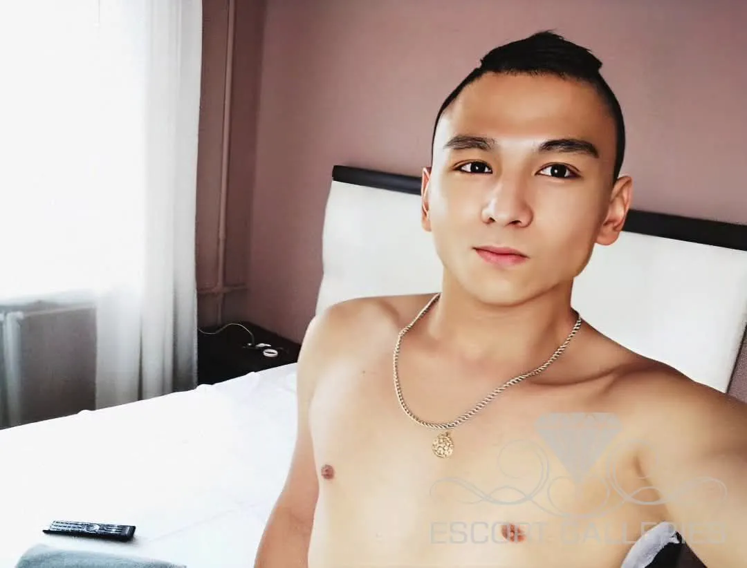 Escorts Warsaw, Poland Lucas